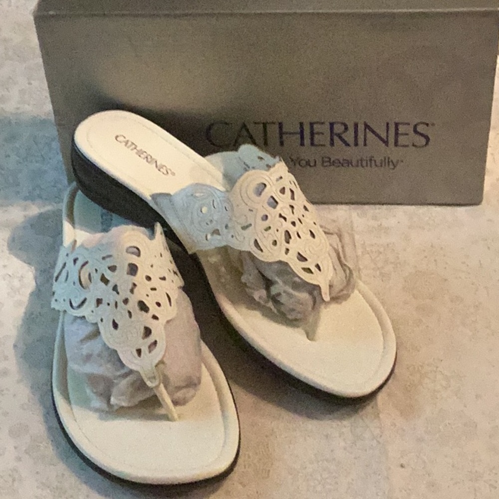 NWT Catherine’s sandals